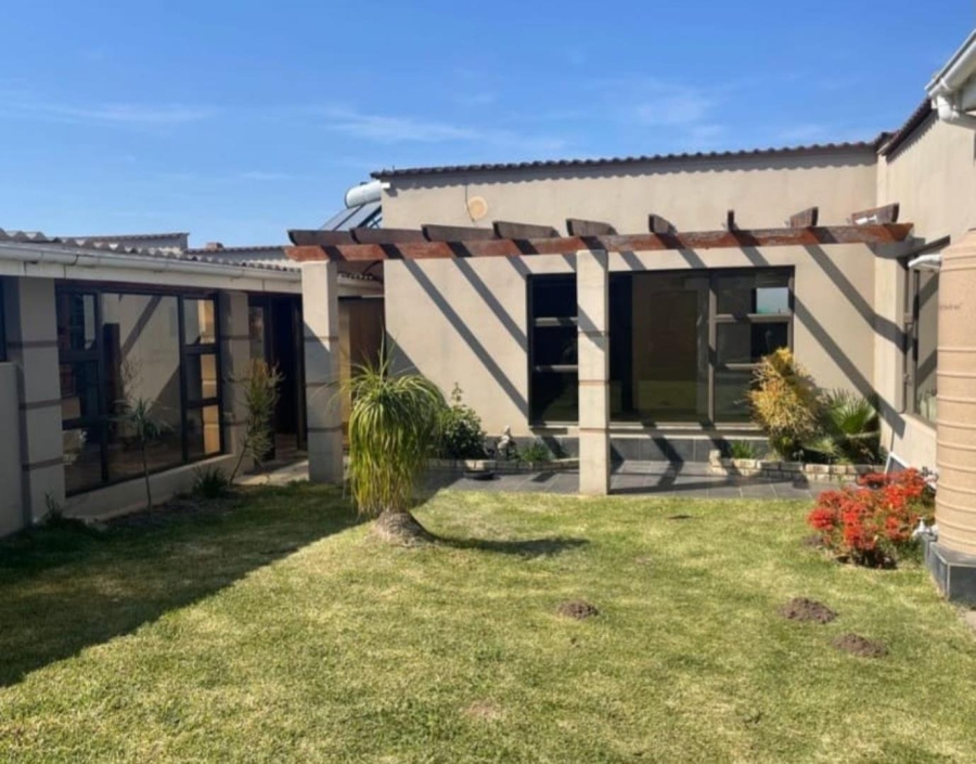 Commercial Property for Sale in Cove Ridge East Eastern Cape